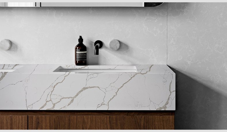 5068 Calacatta Venato Quartz Golden Stripes